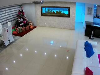 voyeurcam-latina-babe-parlor-2